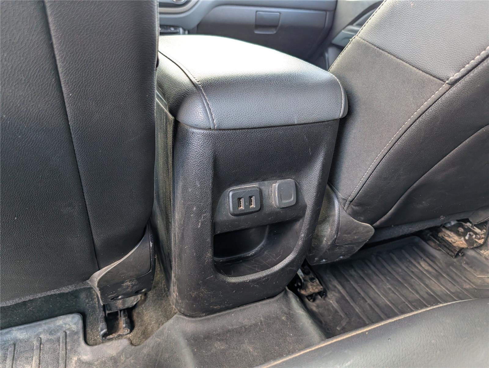Used 2018 STERLING GRAY METALLIC Chevrolet 4WD Z71 image 33