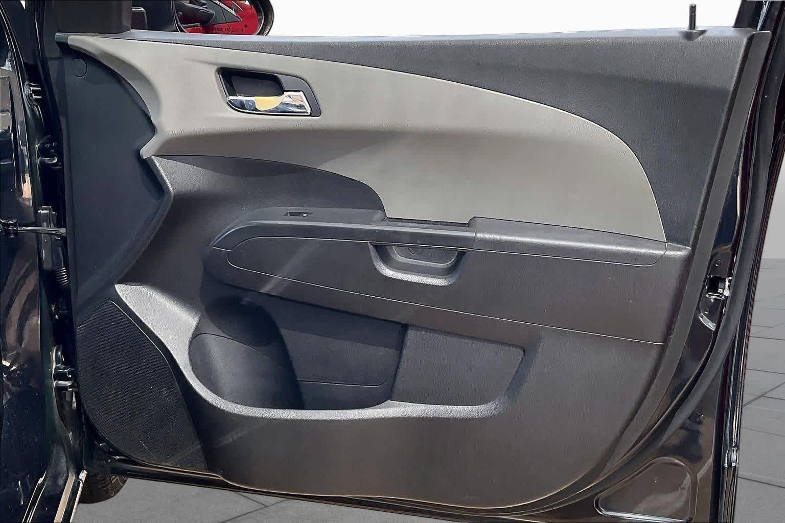 Used 2013 Black Granite Metallic Chevrolet LT image 21