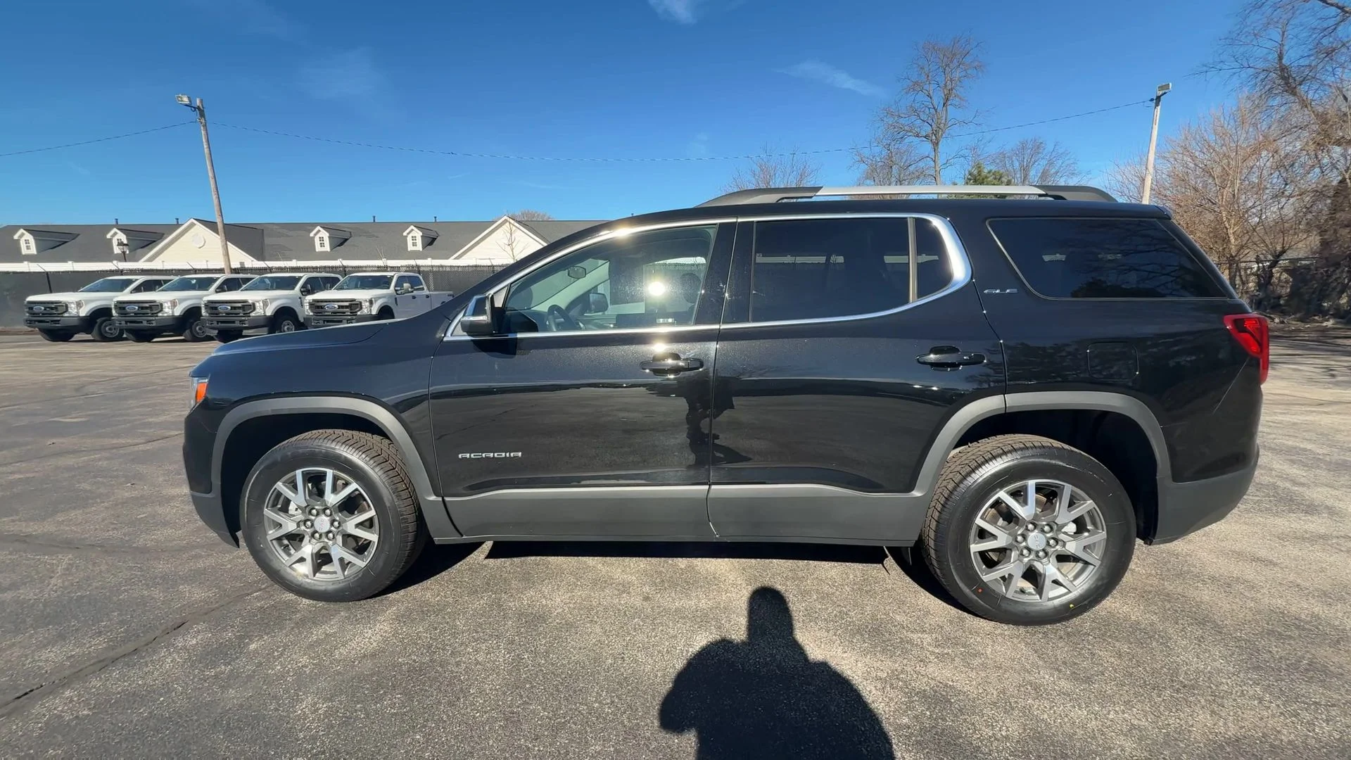 Used 2023 Ebony Twilight Metallic GMC SLE image 5