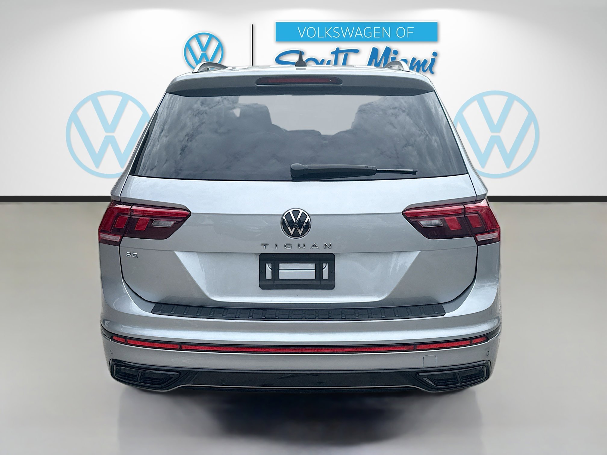 Certified Used 2023 Silver Metallic Volkswagen SE R-Line Black image 6