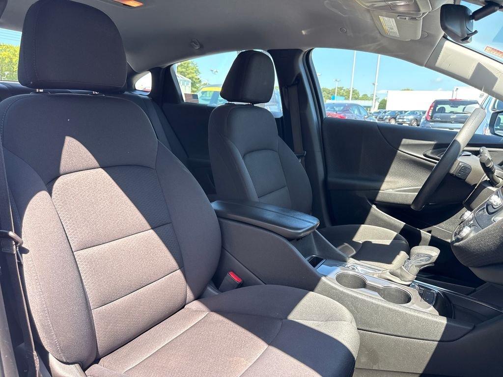 Used 2024 White Chevrolet LT image 22
