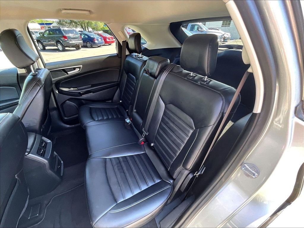 Used 2024 Silver Ford SEL image 25