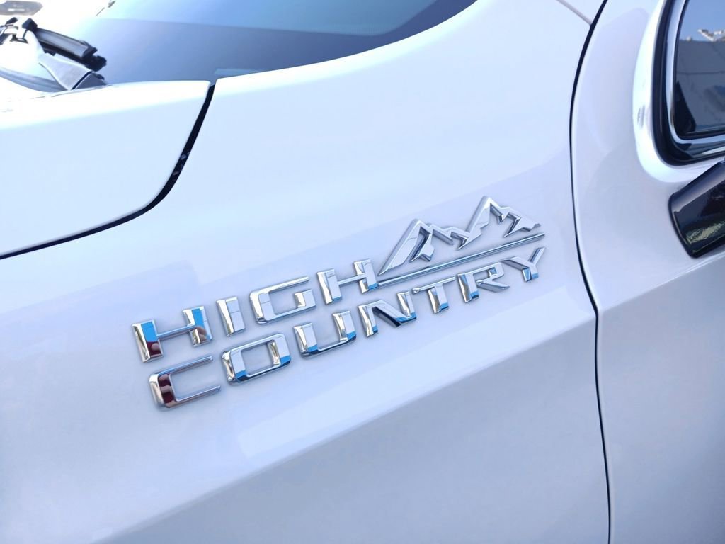 Used 2023 Iridescent Pearl Tricoat Chevrolet High Country image 32