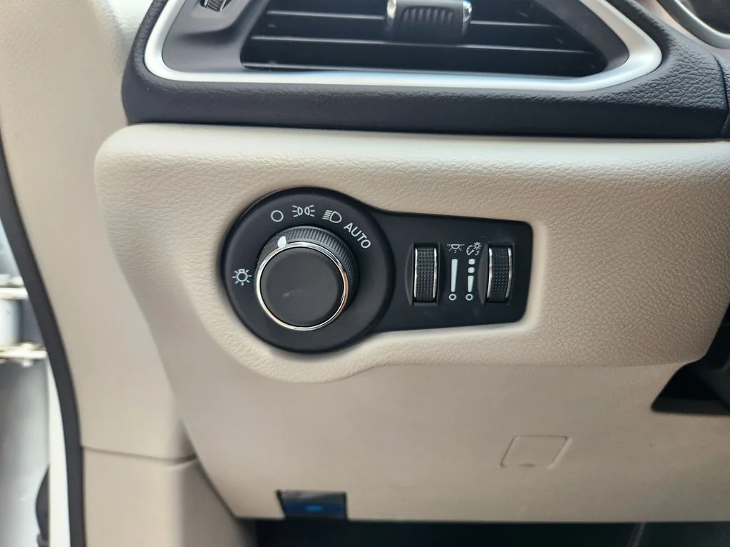 Used 2023 Bright White Clearcoat Chrysler LX image 23