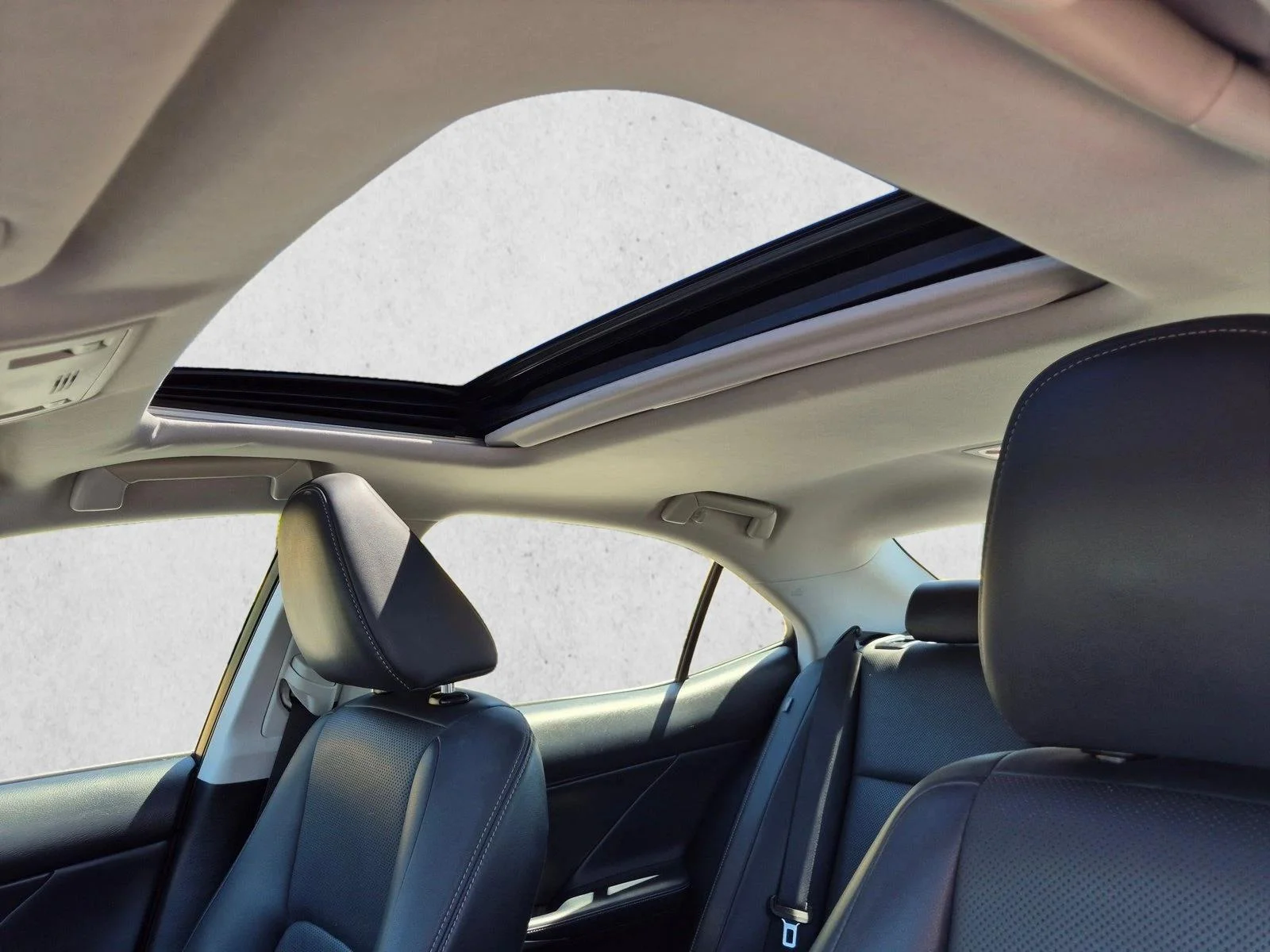 Used 2014 Obsidian Lexus  image 15