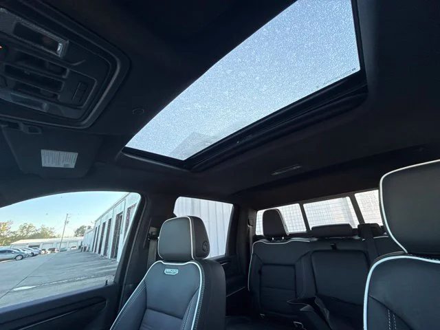 Used 2025 White GMC AT4X image 37