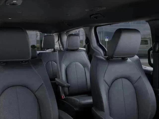 New 2026 Diamond Black Crystal Pearl-Coat Exterior Paint Chrysler Select image 53