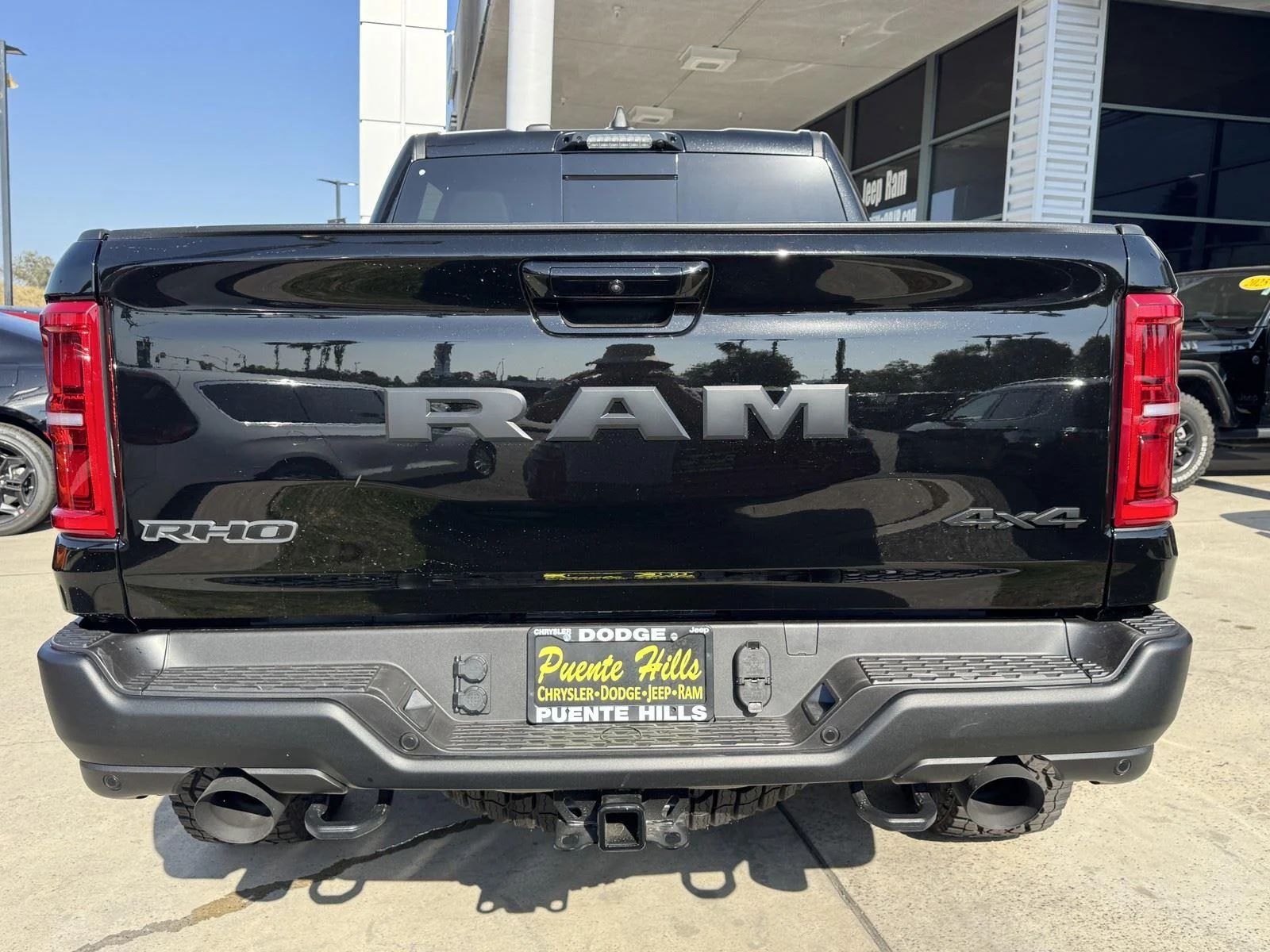 New 2026 Diamond Black Crystal Pearl-Coat Exterior Paint RAM RHO image 5