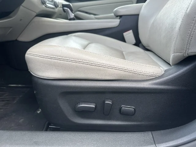 Used 2023 White Nissan 2.5 SL image 17