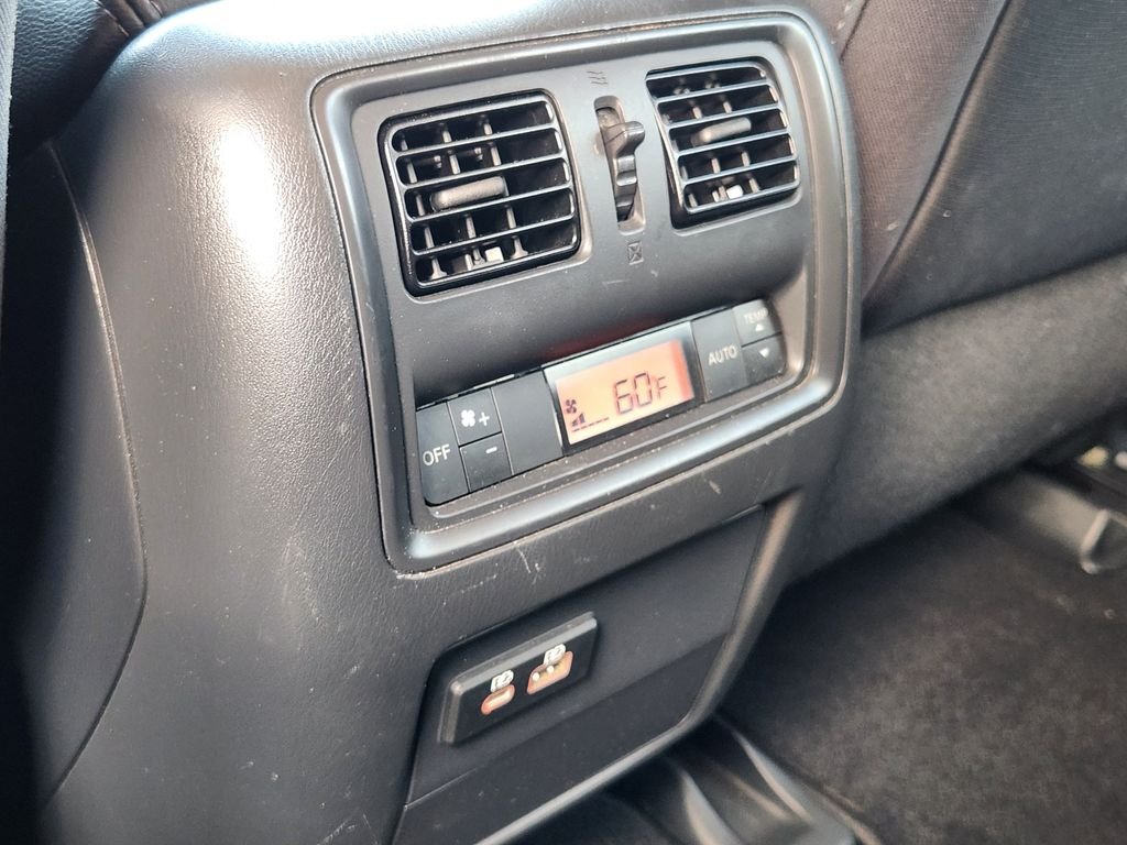 Used 2020 Silver Nissan S image 29