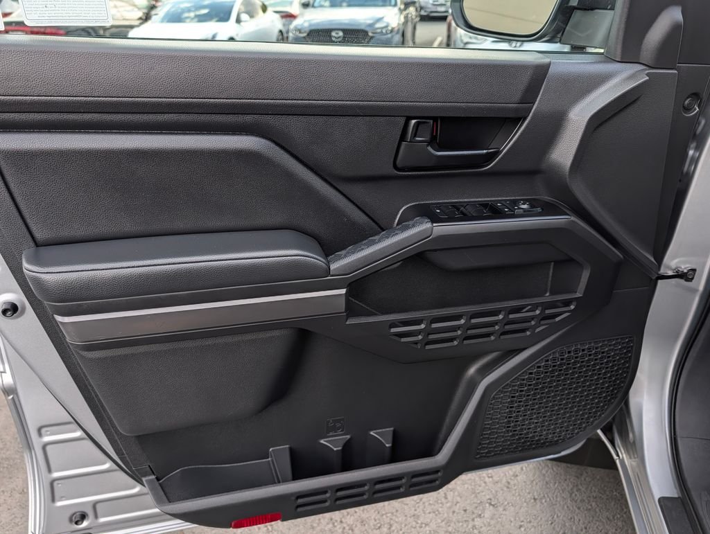 2025 Toyota Tacoma SR5 - Photo 15