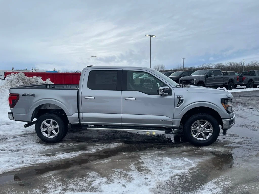 Used 2025 Silver Ford XLT image 4