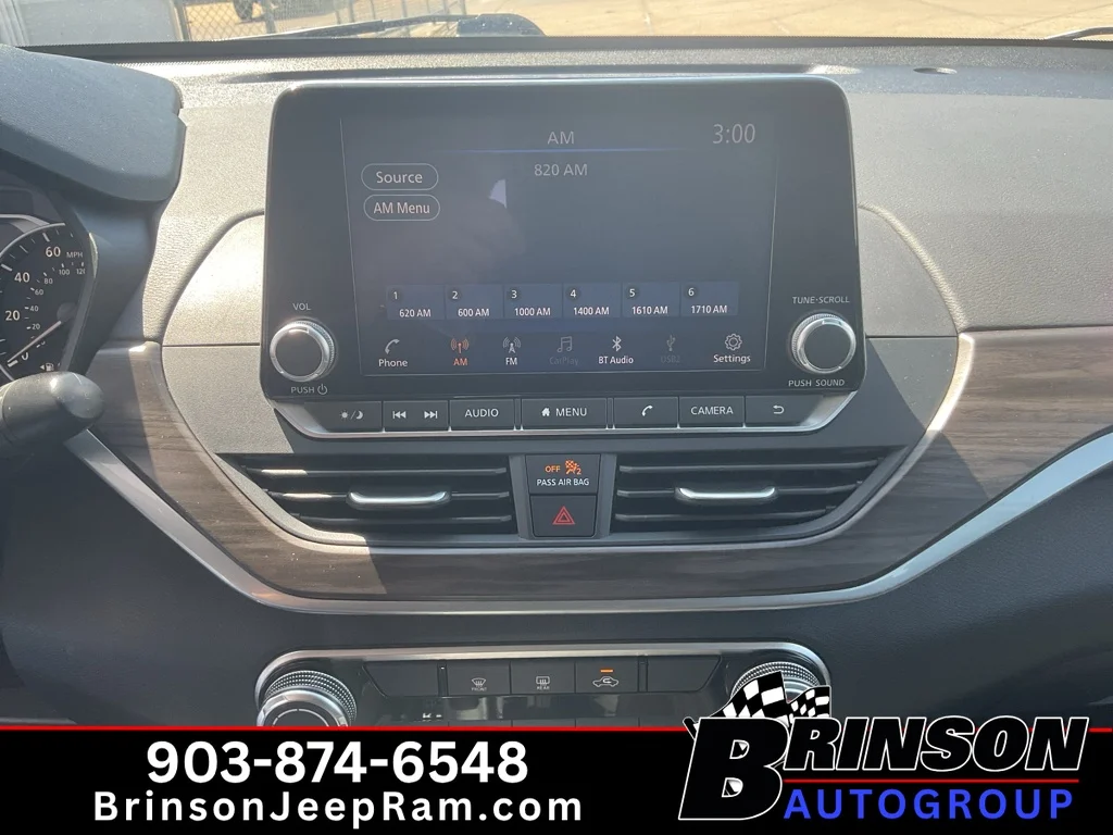 Used 2025 Glacier White Nissan SV image 26