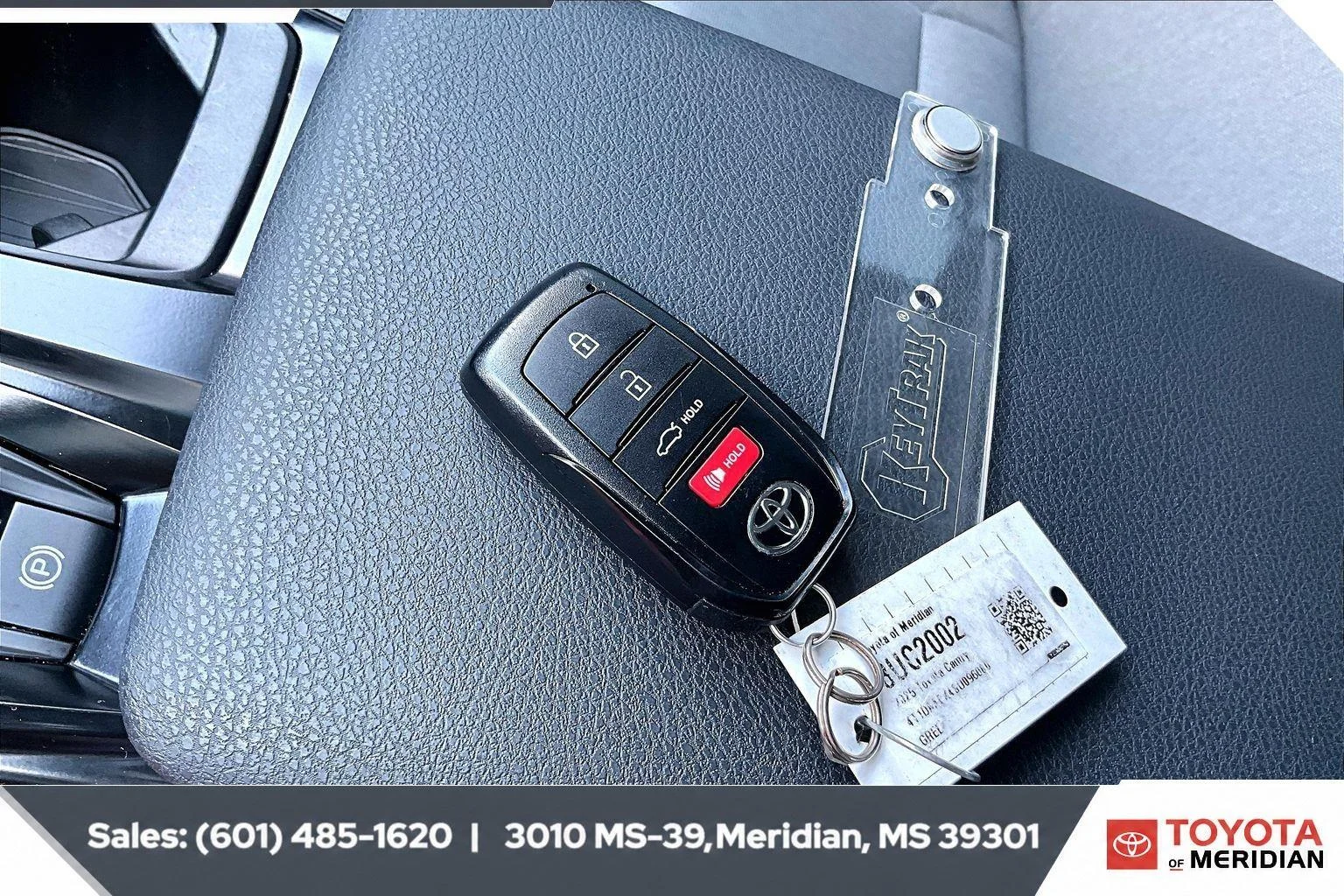Used 2025 Ocean Gem Toyota LE image 9