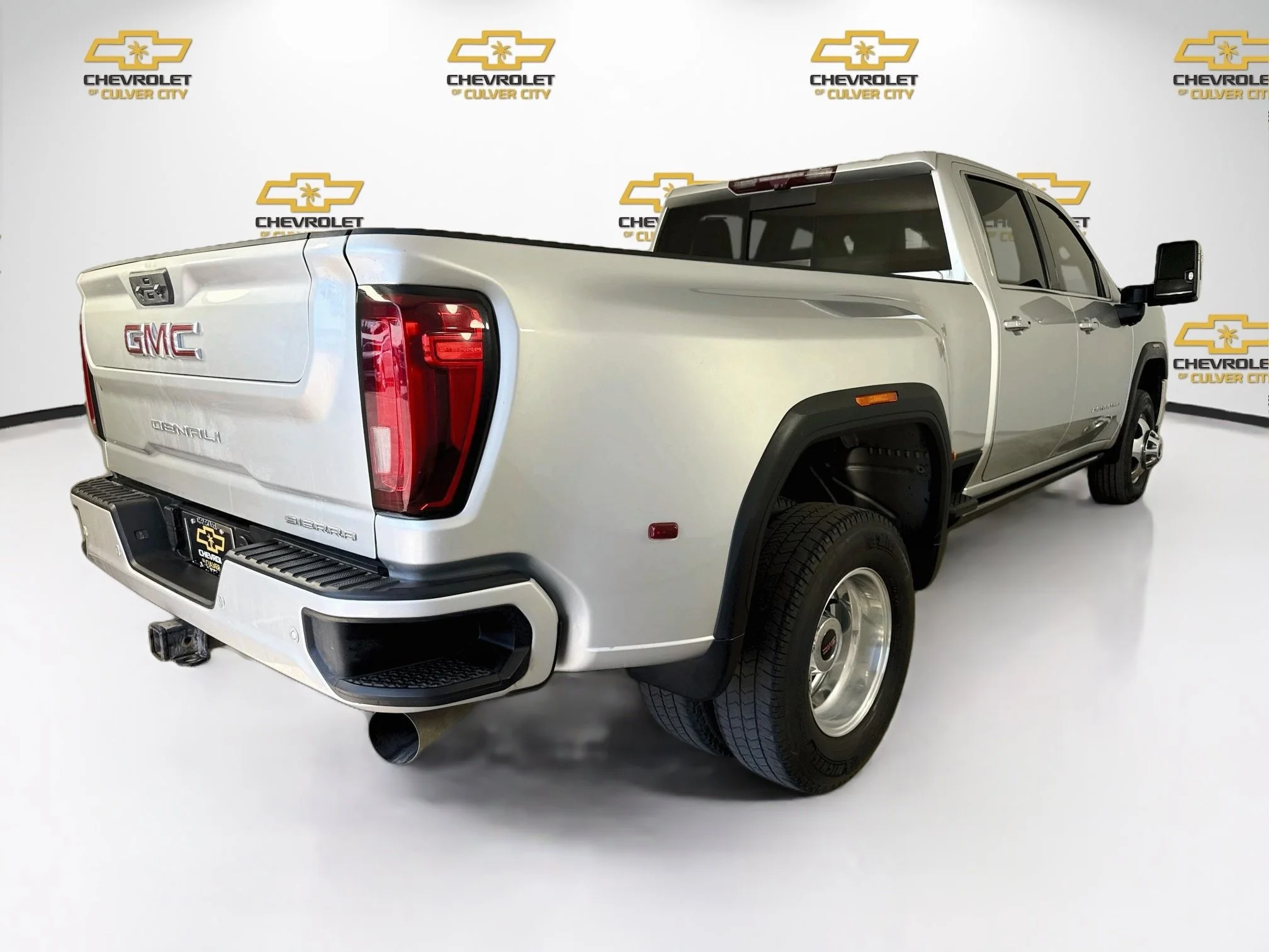 Used 2023 QUICKSILVER METALLIC GMC Denali image 8