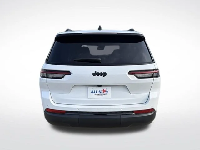 Used 2023 White Jeep Altitude image 6