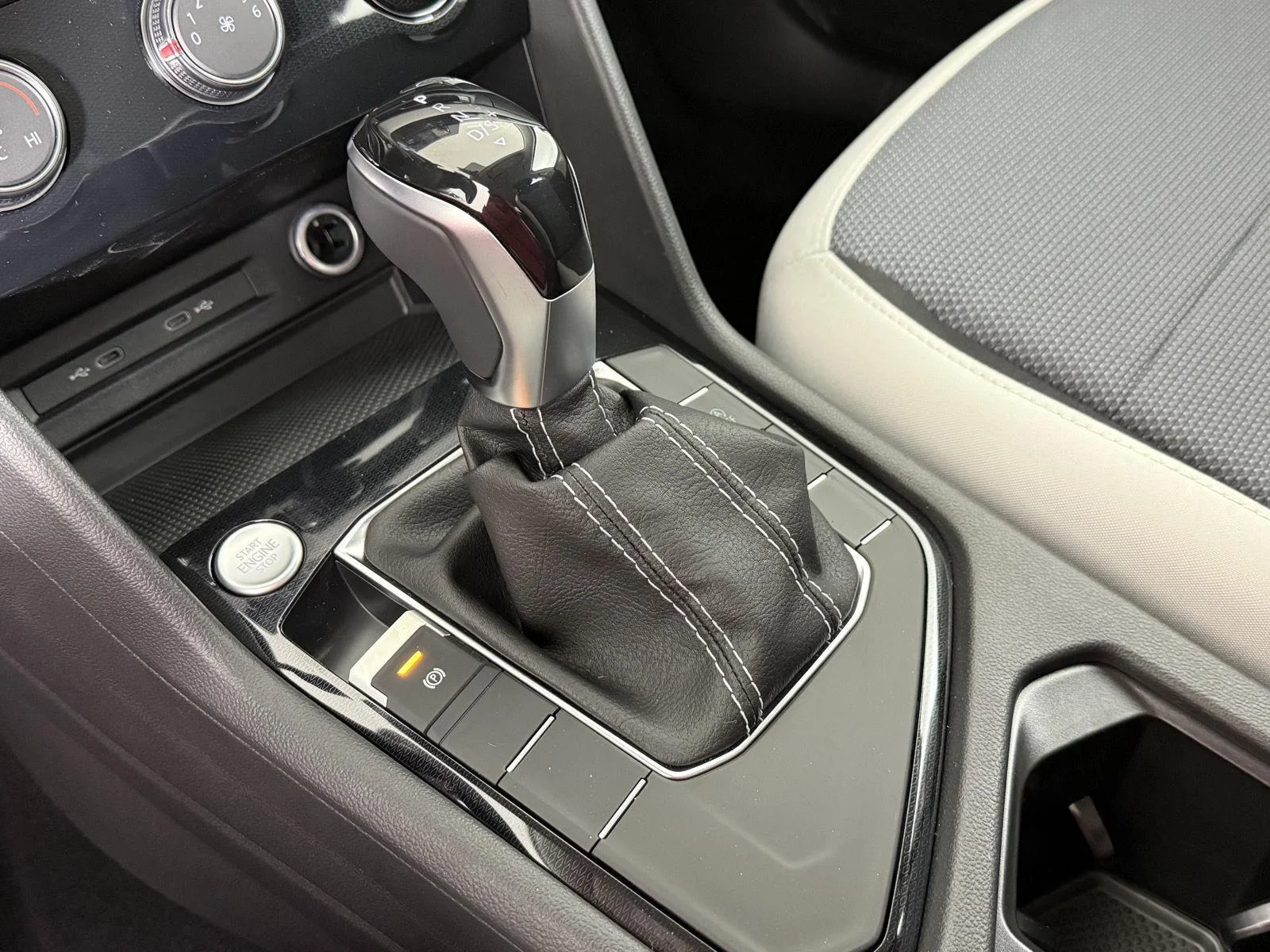 New 2027 Pure White Volkswagen S image 30