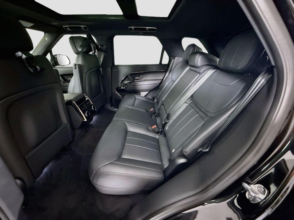 New 2026 Santorini Black Land Rover Dynamic SE image 21