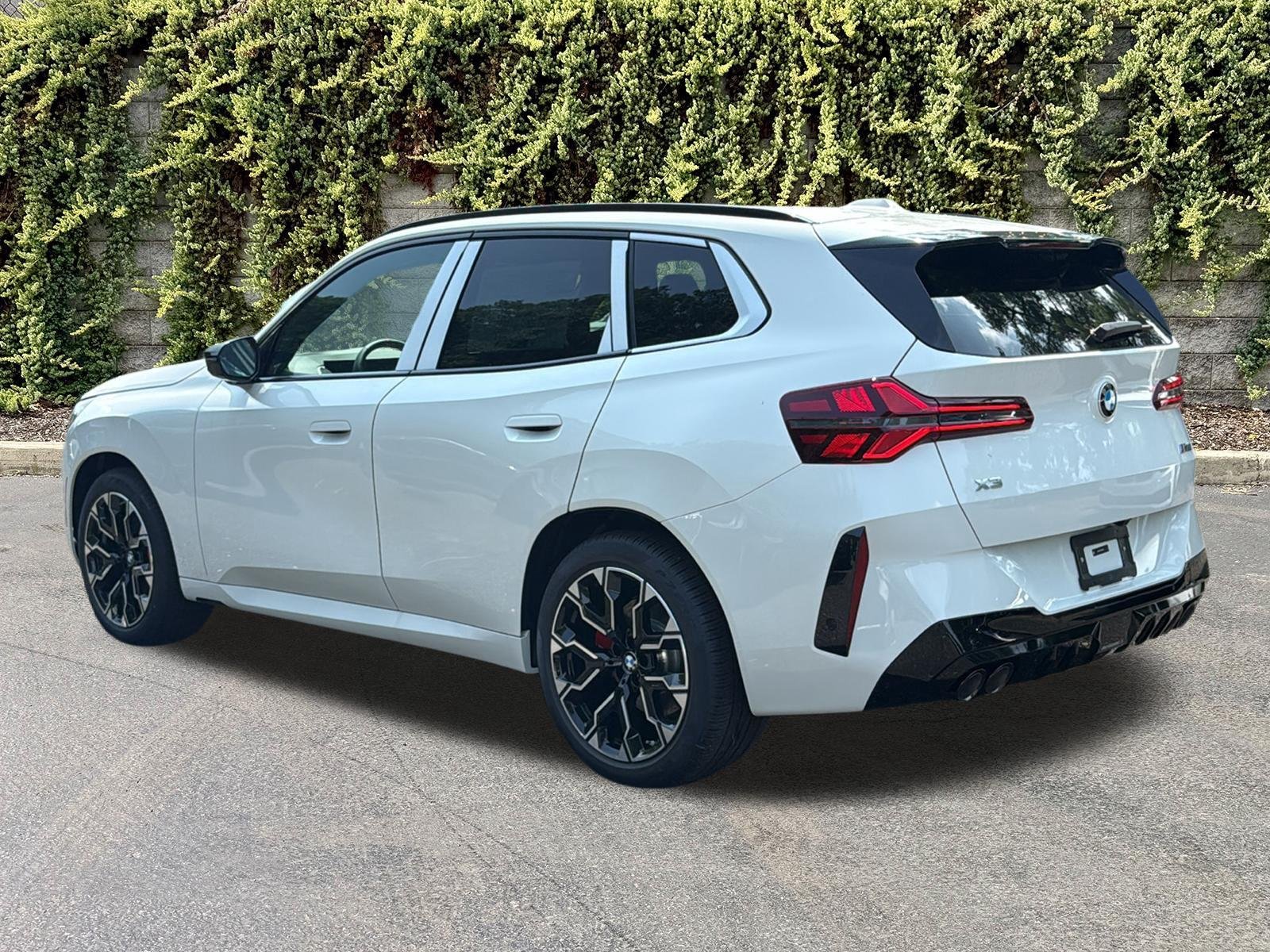 New 2026 Alpine White BMW M50 xDrive image 6