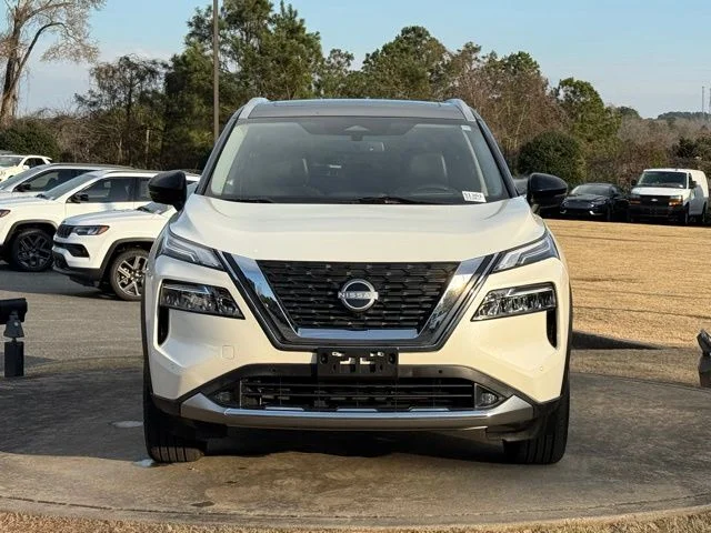 Used 2022 White Nissan Platinum image 2