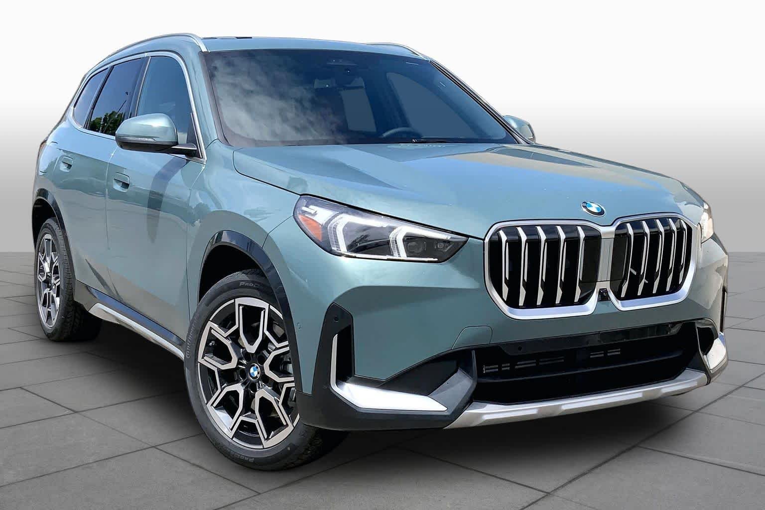 New 2026 Cape York Green Metallic BMW xDrive28i image 2