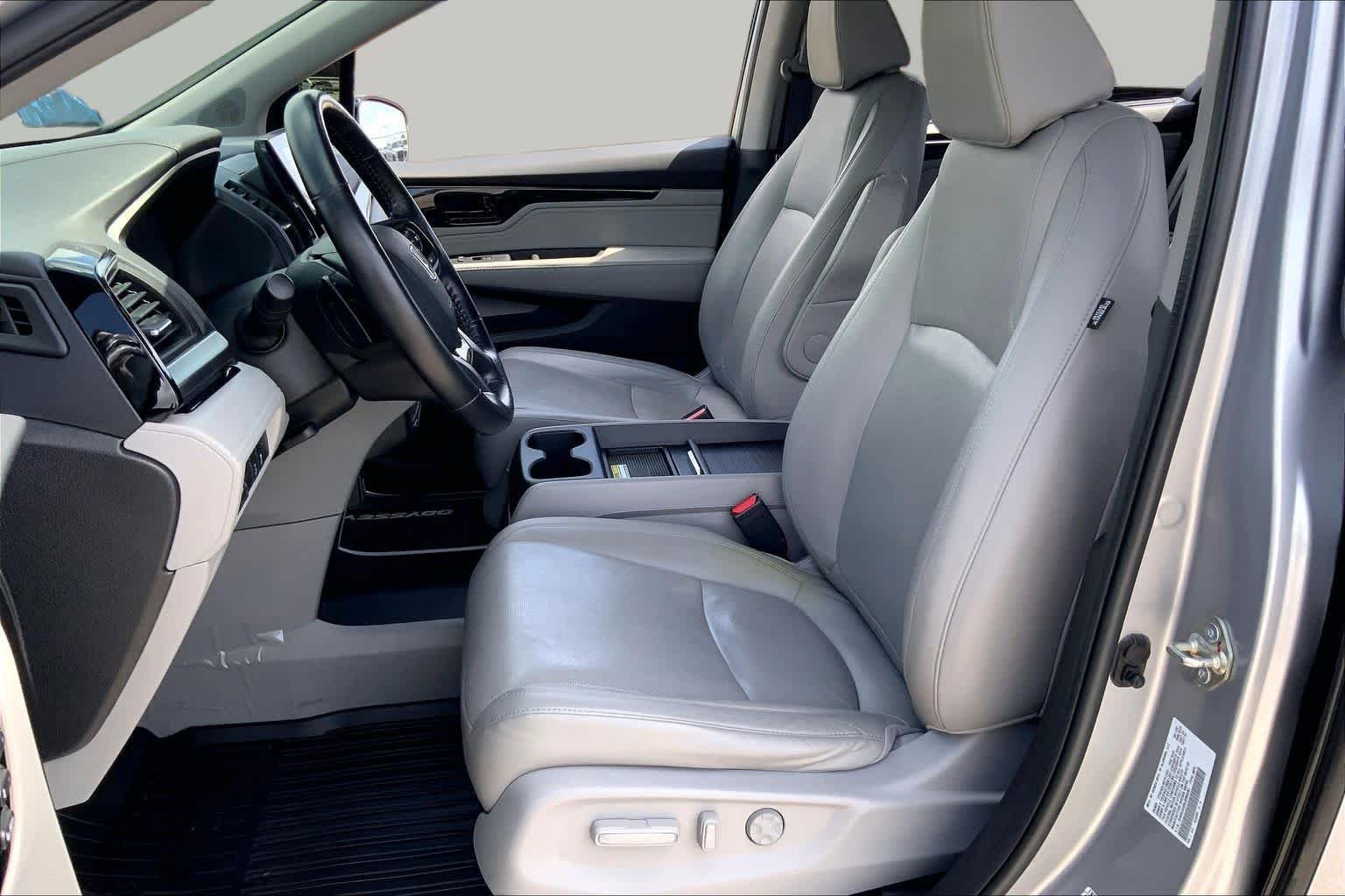 Used 2020 Lunar Silver Metallic Honda Elite image 8