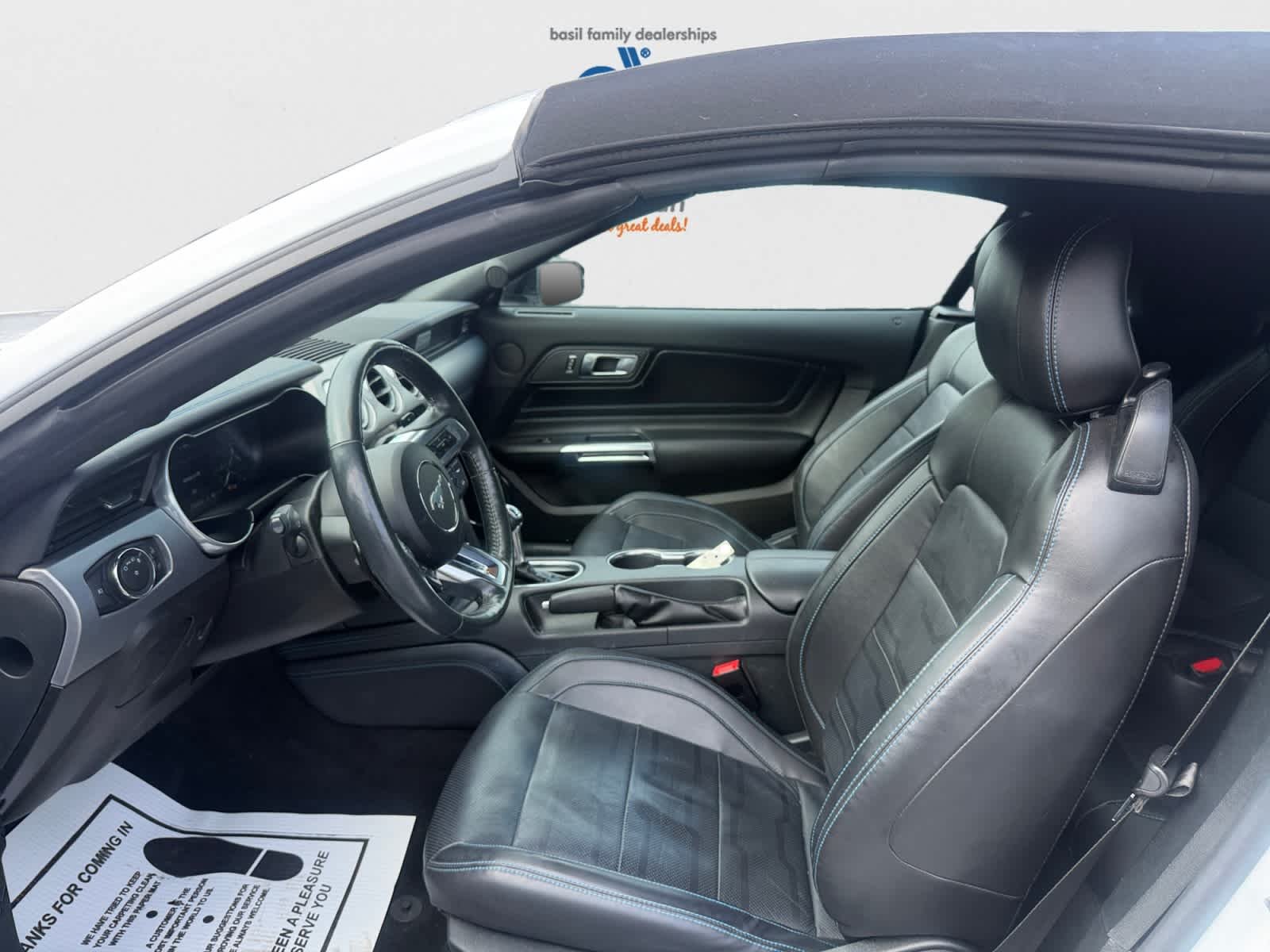 Used 2022 Oxford White Ford GT Premium image 11