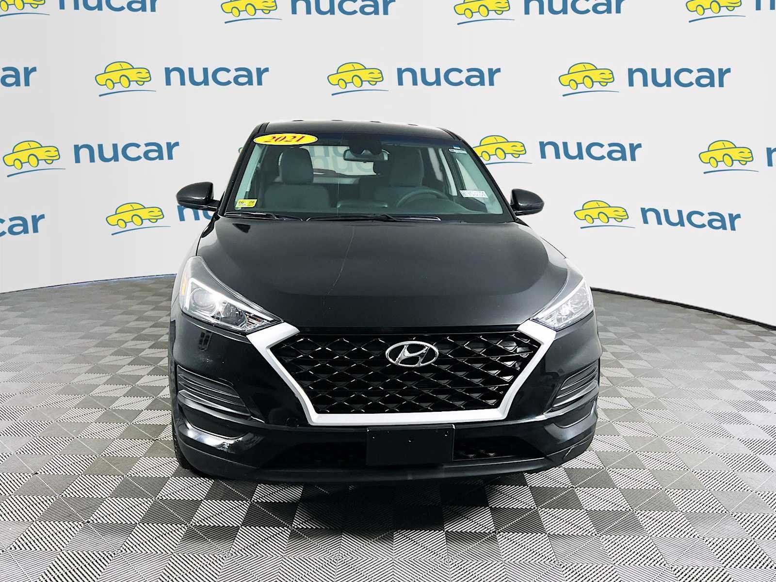 Used 2021 Black Noir Pearl Hyundai SE image 2