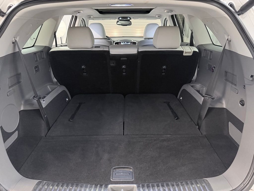 Used 2019 White Kia SX image 33