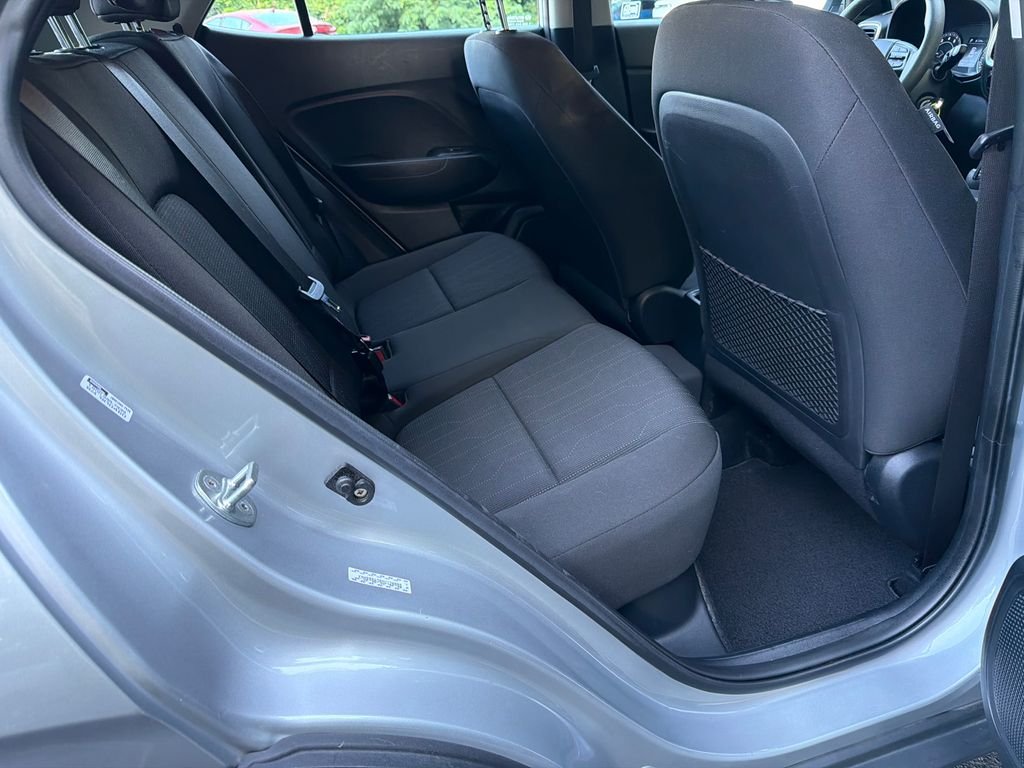 Used 2021 Silver Hyundai SE image 15