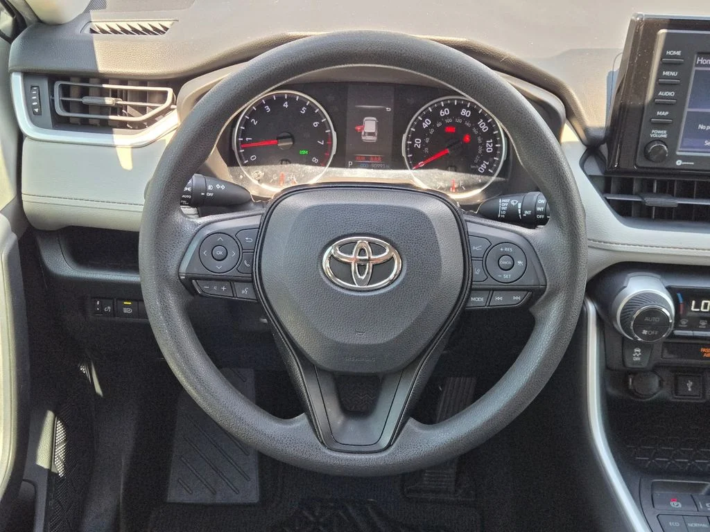 Used 2021 Silver Toyota XLE image 18