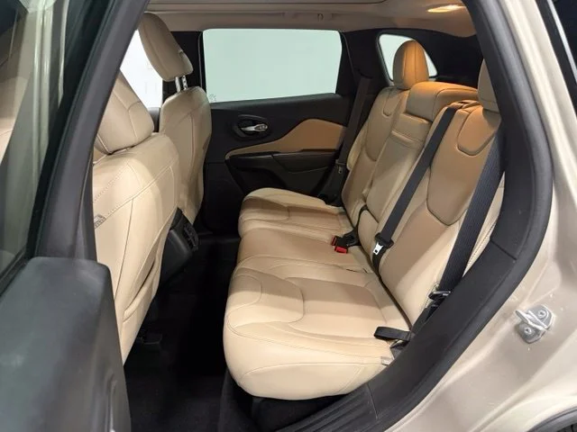 Used 2015 Beige Jeep Limited image 35