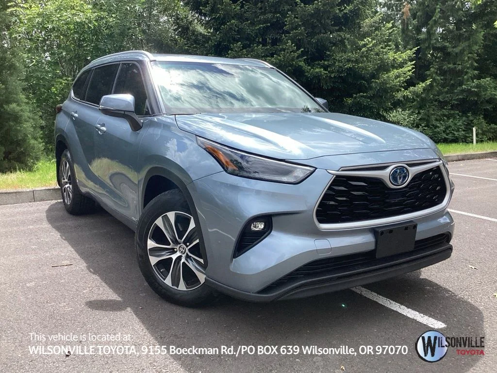 2022 Toyota Highlander XLE Hybrid 4x4's photo