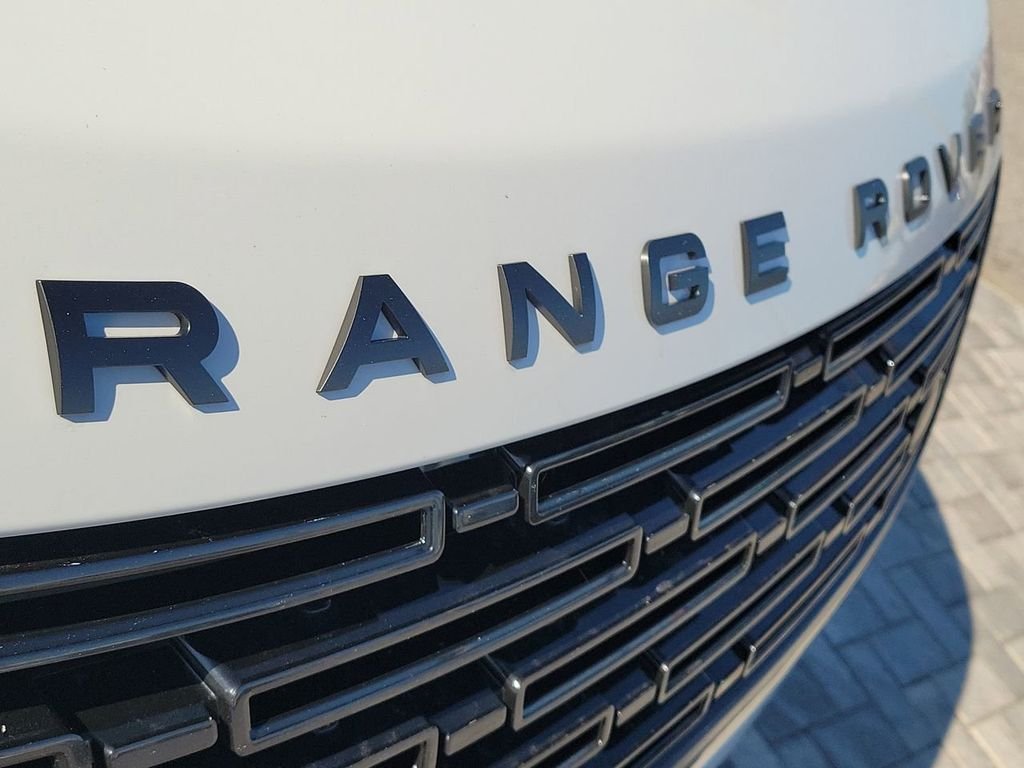New 2026 Fuji White Land Rover Dynamic SE image 9