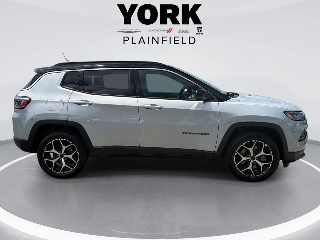 Used 2025 Silver Jeep Limited image 4