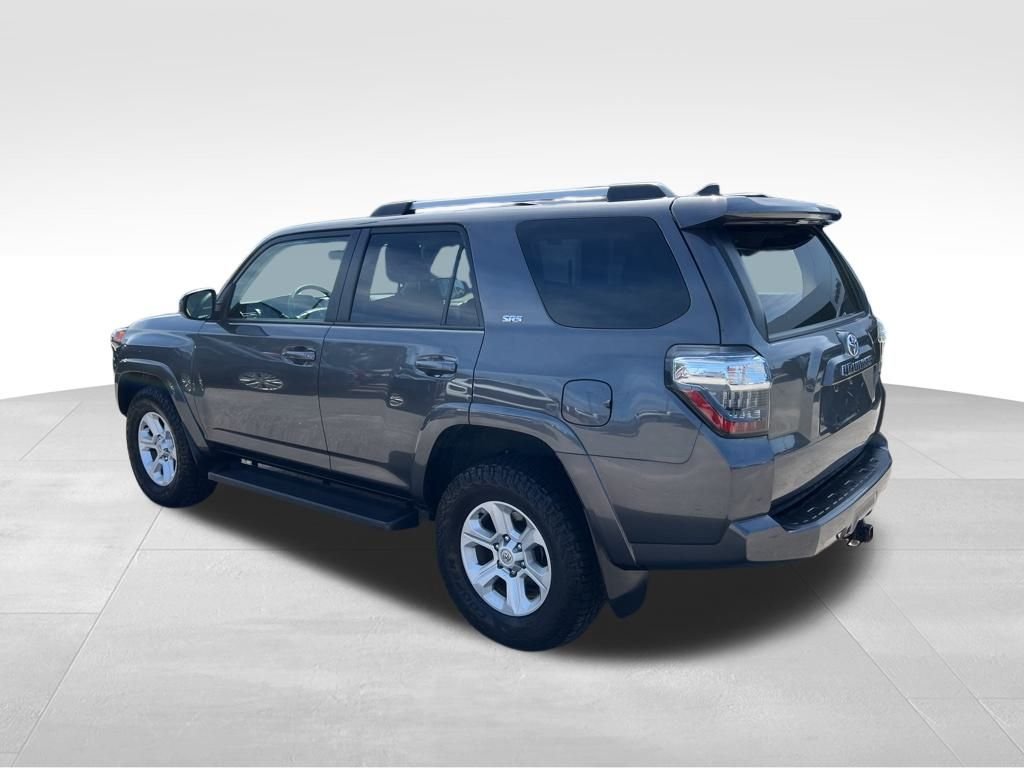 2022 Toyota 4Runner SR5 4WD photo 2