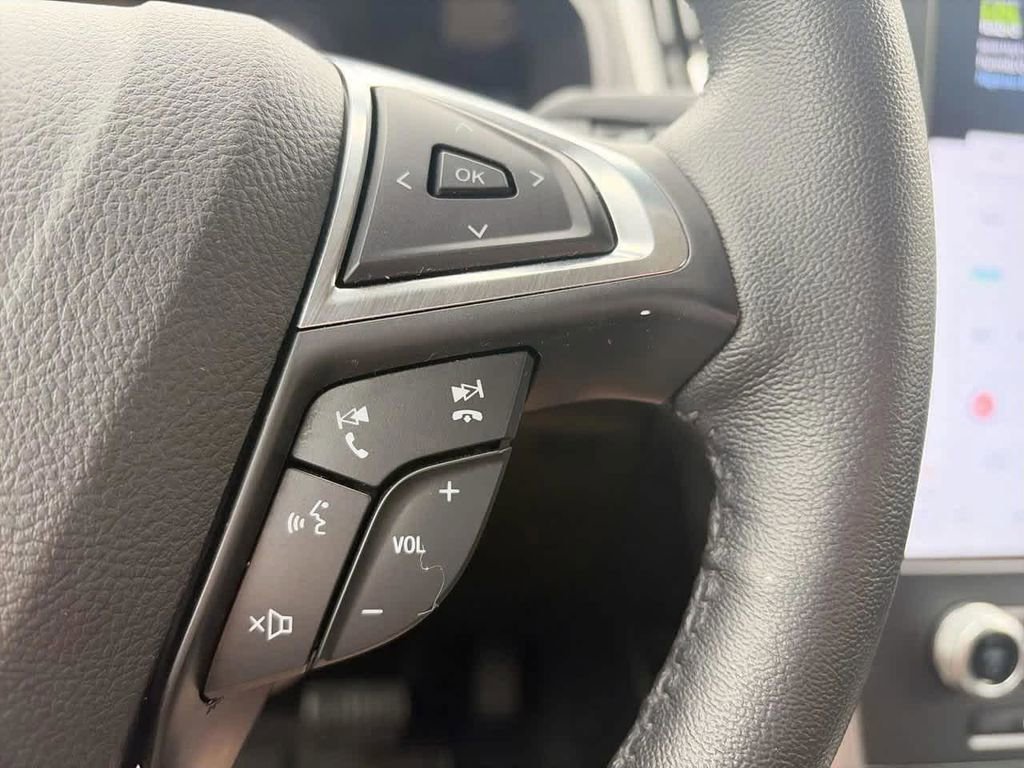 Used 2022  Ford SEL image 24