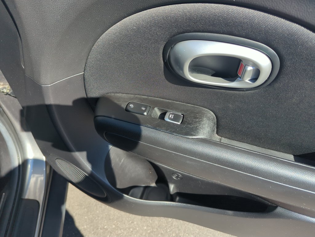 Used 2017 Gray Kia Plus image 33