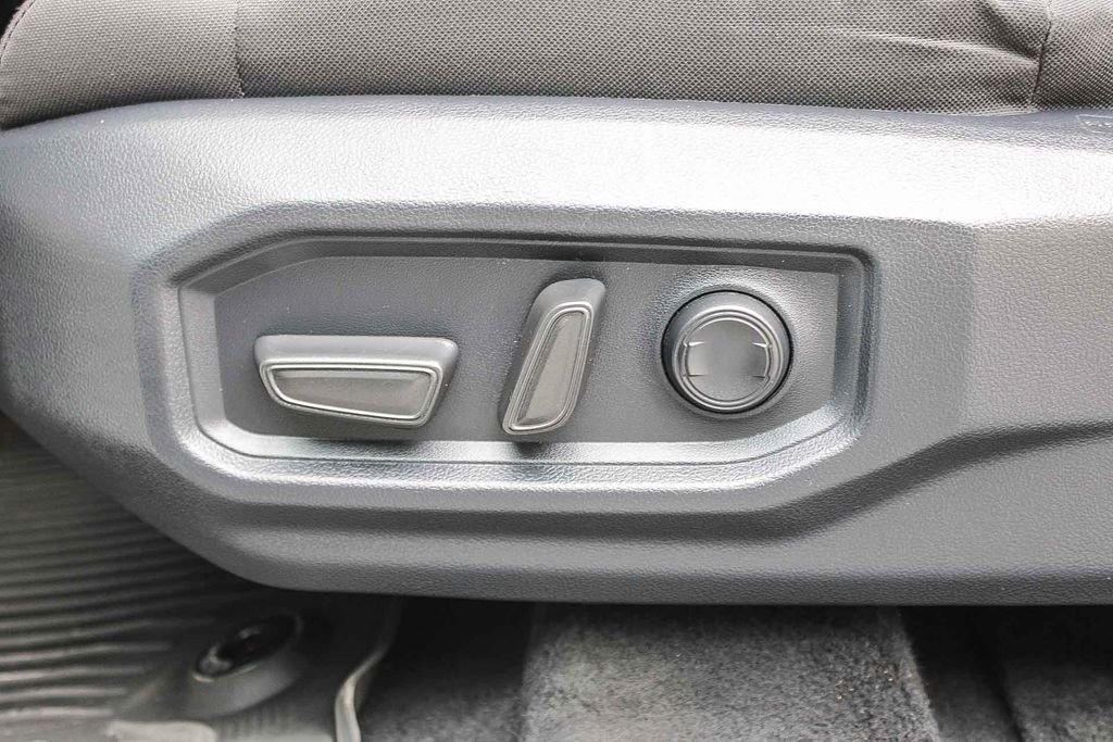 2025 Toyota Tundra SR5 - Photo 21
