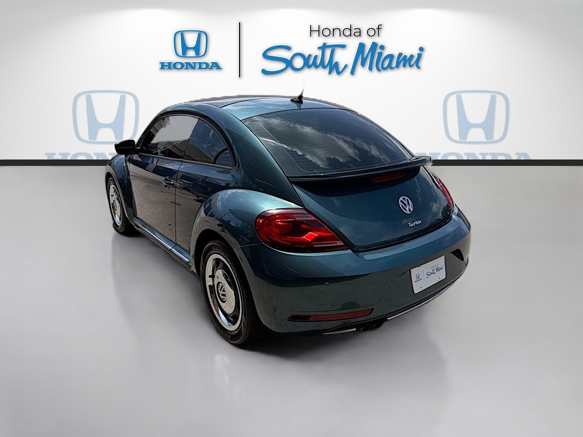 Used 2018 Teal Metallic Volkswagen Coast image 5