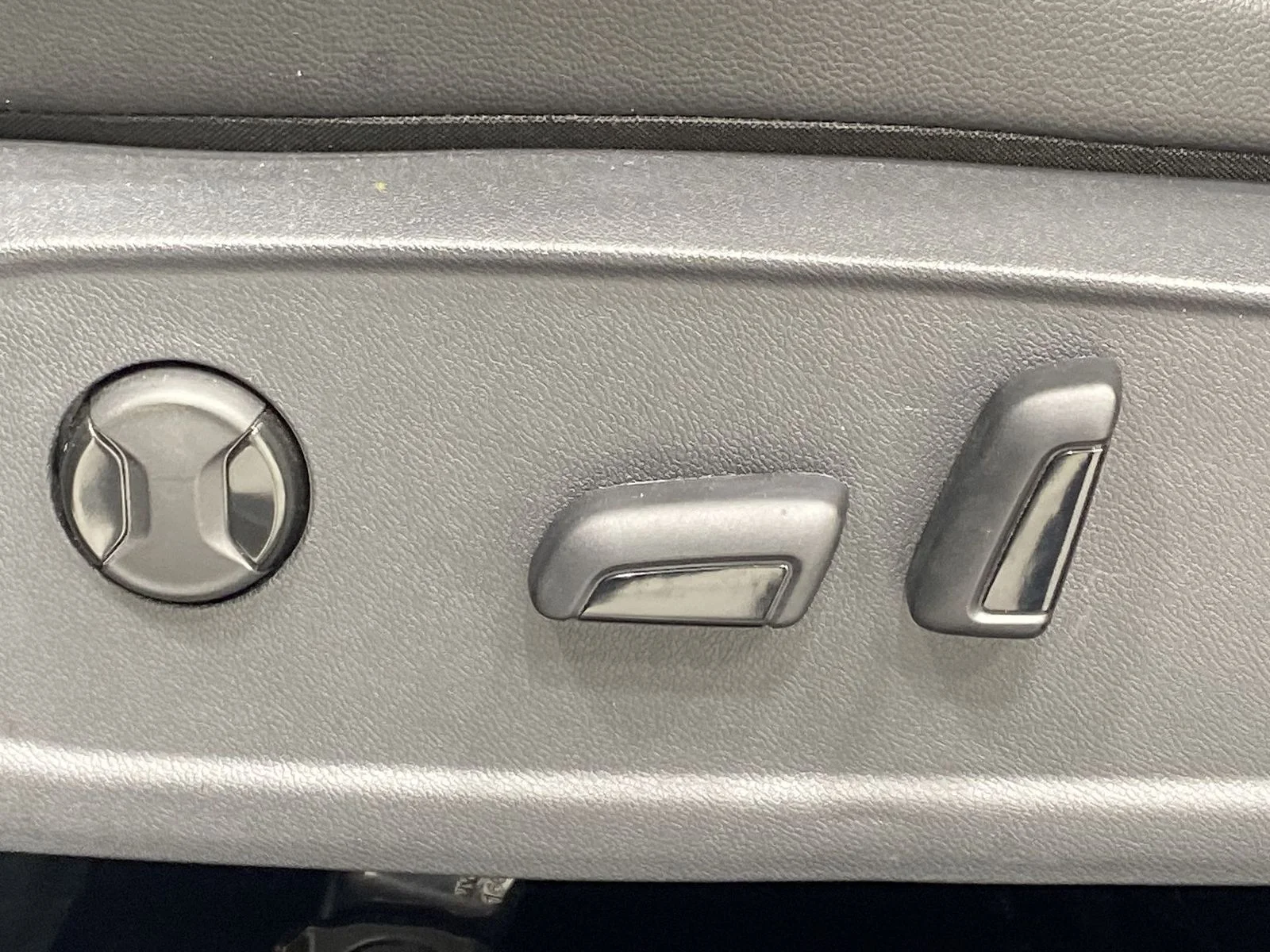 2025 Volkswagen Jetta SE - Photo 12