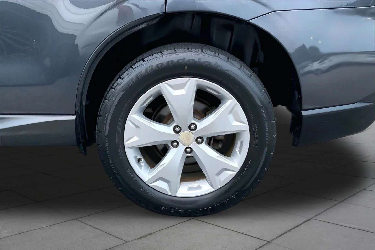 Used 2015 Dark Gray Metallic Subaru 2.5i image 9