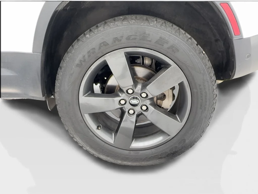 Used 2023 White Land Rover S image 12