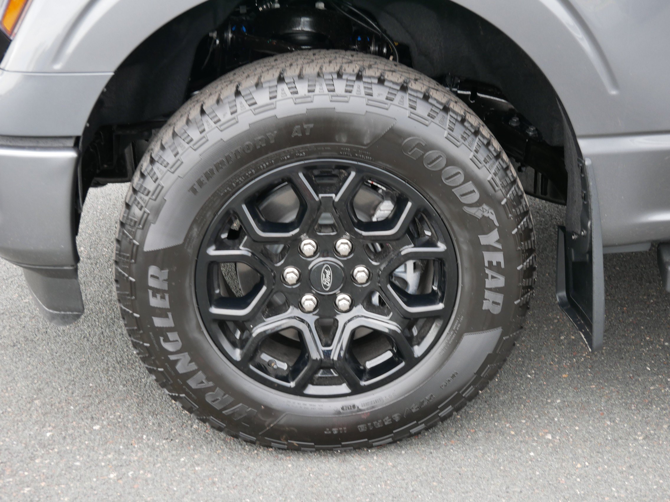 New 2026 Carbonized Gray Metallic Ford XLT image 6