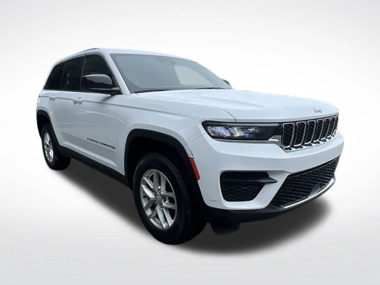 Used 2025 White Jeep Laredo X image 8