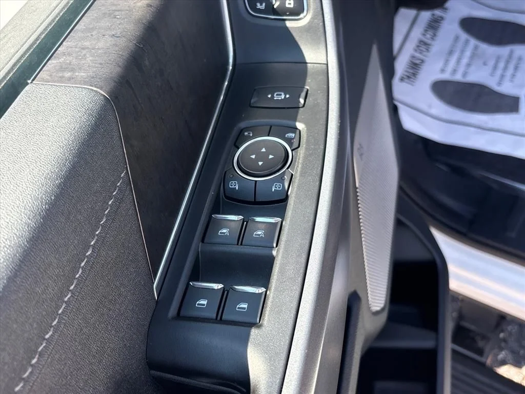 Used 2023 White Ford Lariat image 27