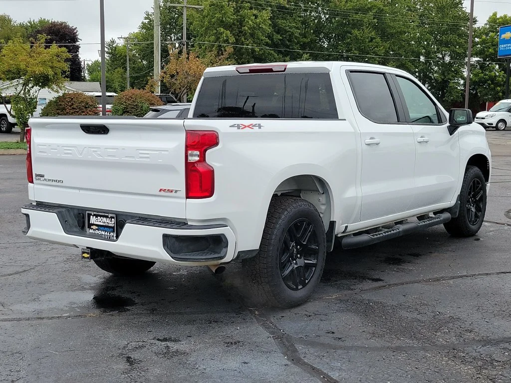 New 2026 Summit White Chevrolet RST image 3