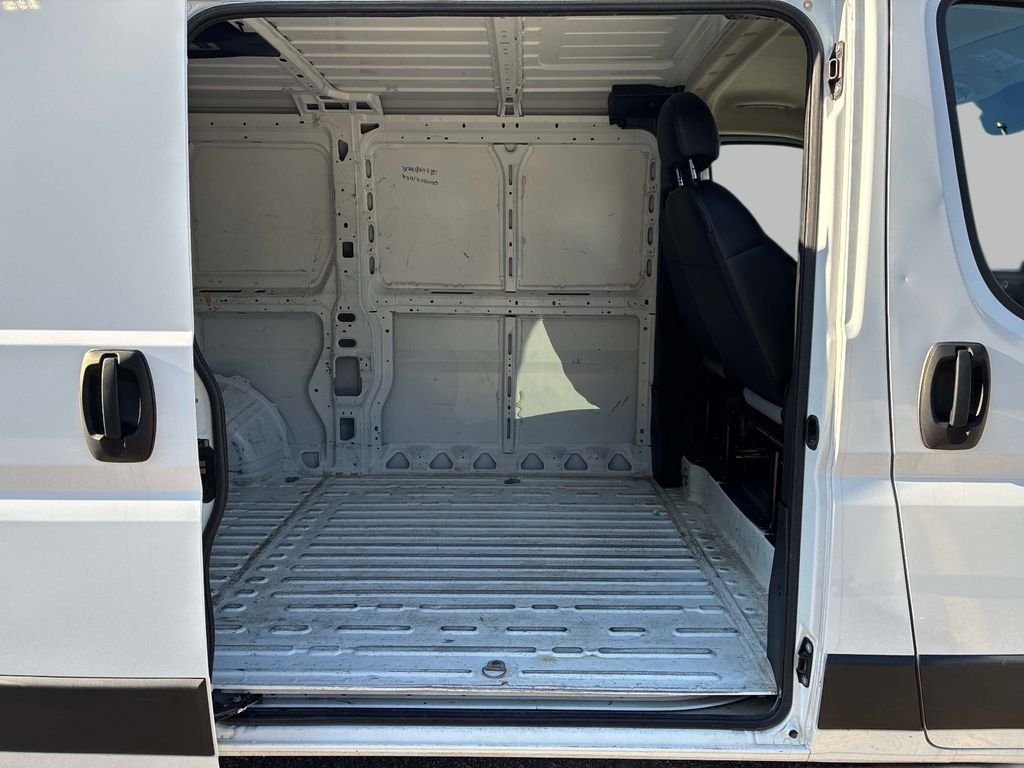 Used 2025 White Ram Base image 10