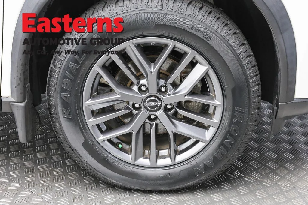Used 2023 White Nissan S image 27