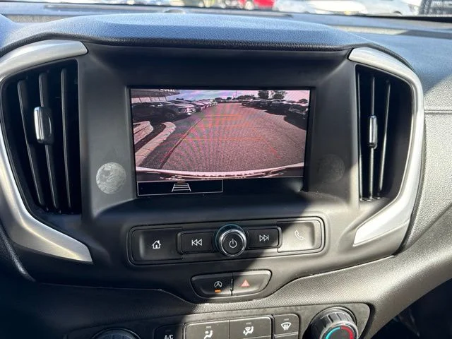Used 2024 White GMC SLE image 17